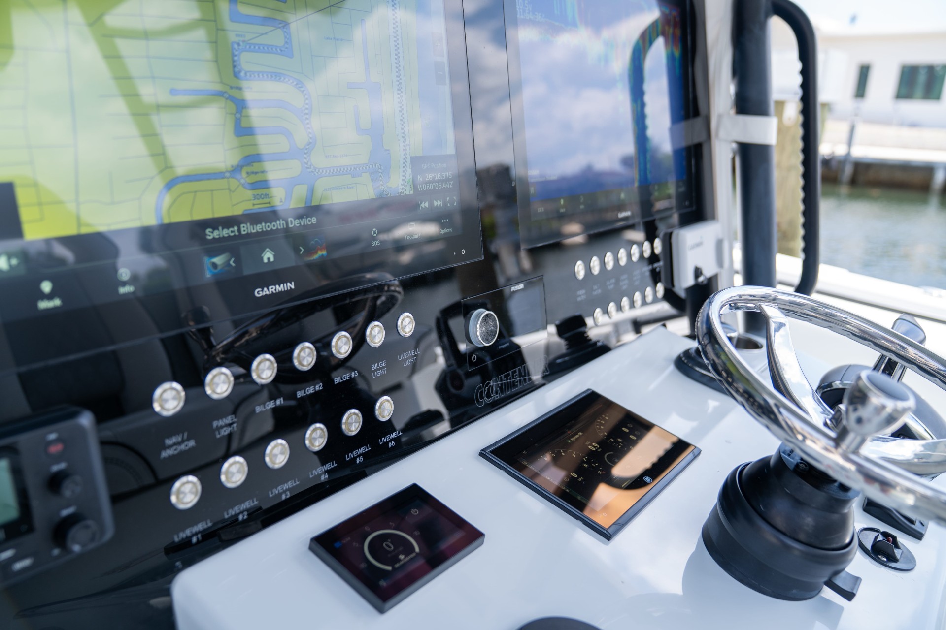 Yacht Photo 23